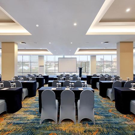 Aston Inn Pantai Losari Makassar Macáçar Exterior foto