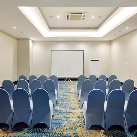Aston Inn Pantai Losari Makassar Macáçar Exterior foto