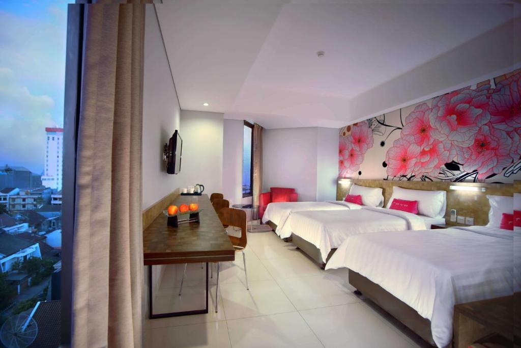 Aston Inn Pantai Losari Makassar Macáçar Exterior foto