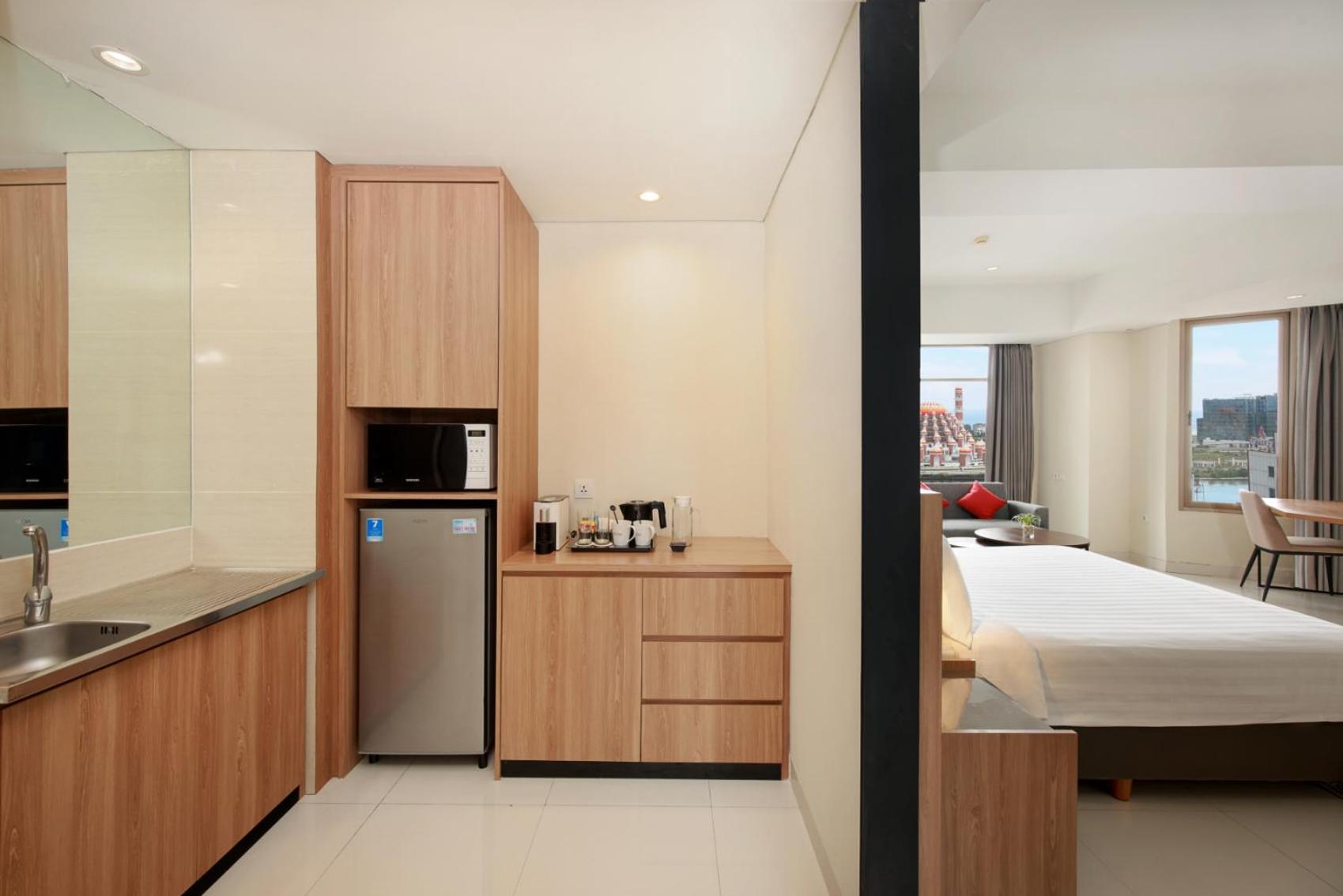 Aston Inn Pantai Losari Makassar Macáçar Exterior foto