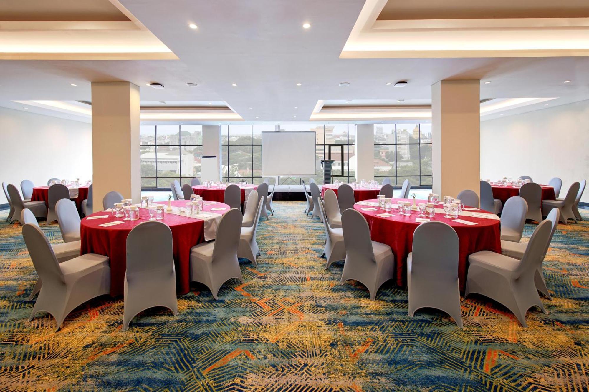 Aston Inn Pantai Losari Makassar Macáçar Exterior foto