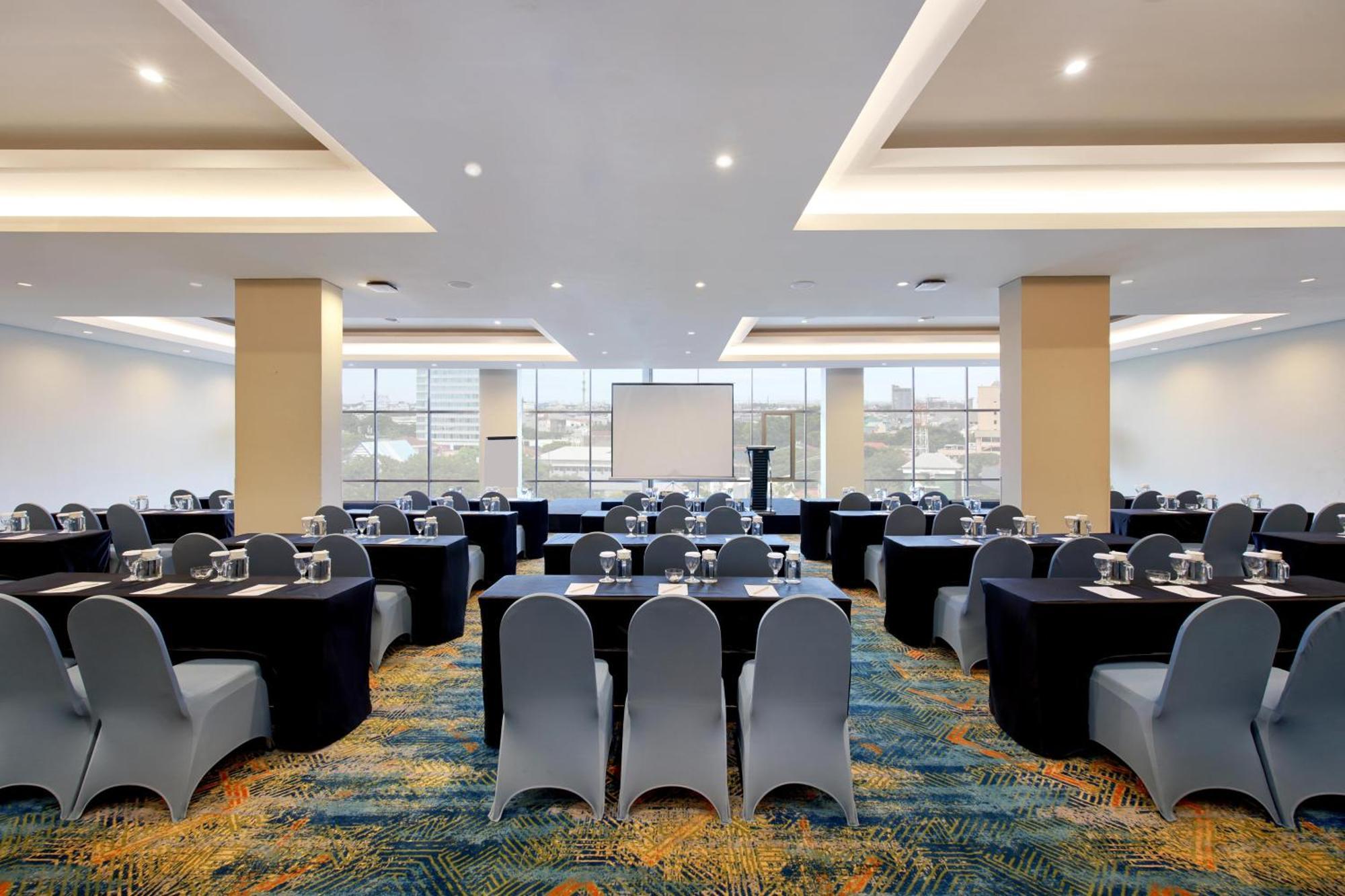 Aston Inn Pantai Losari Makassar Macáçar Exterior foto
