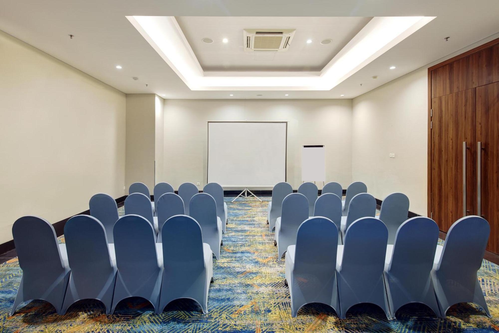 Aston Inn Pantai Losari Makassar Macáçar Exterior foto