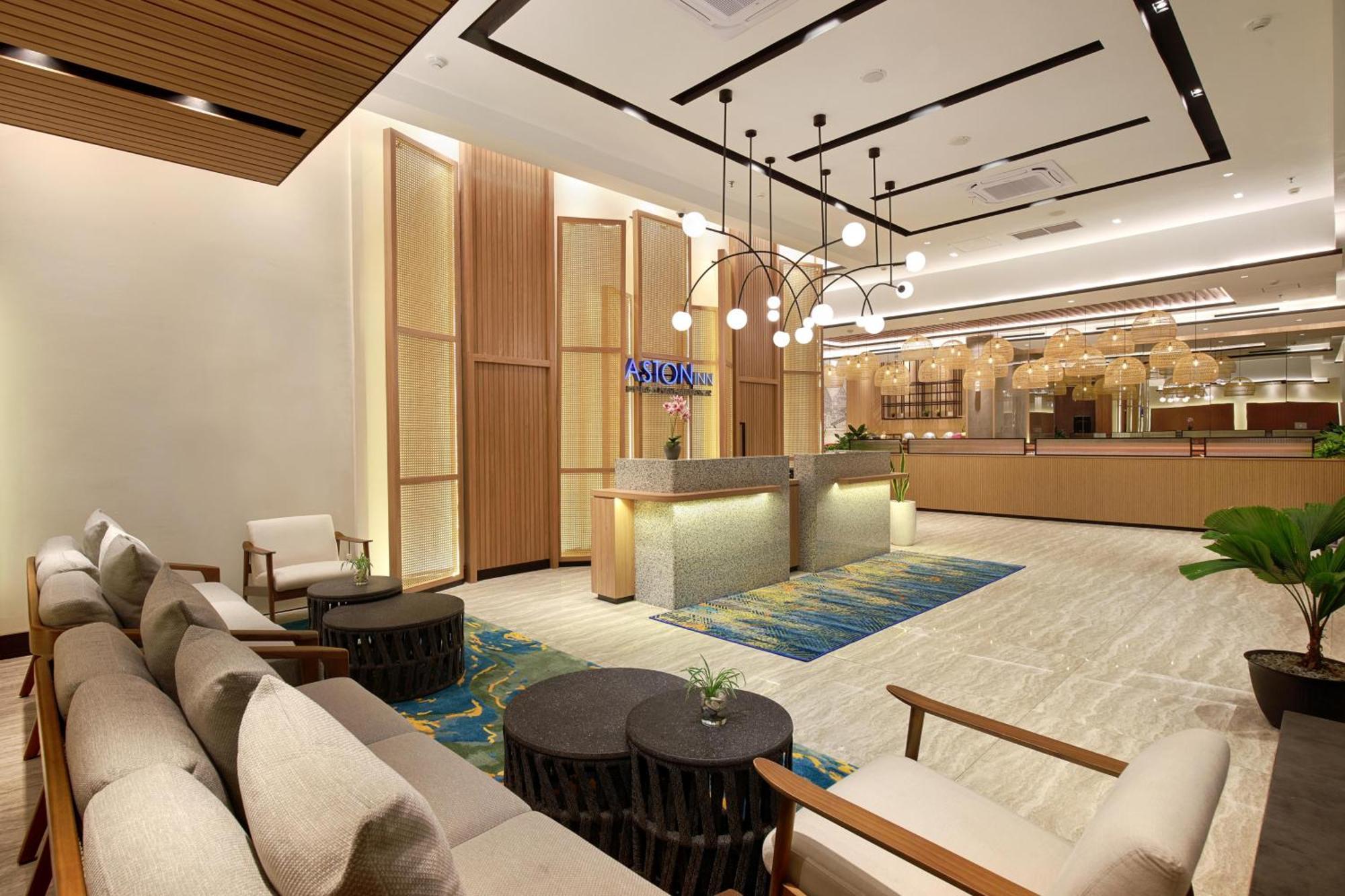 Aston Inn Pantai Losari Makassar Macáçar Exterior foto