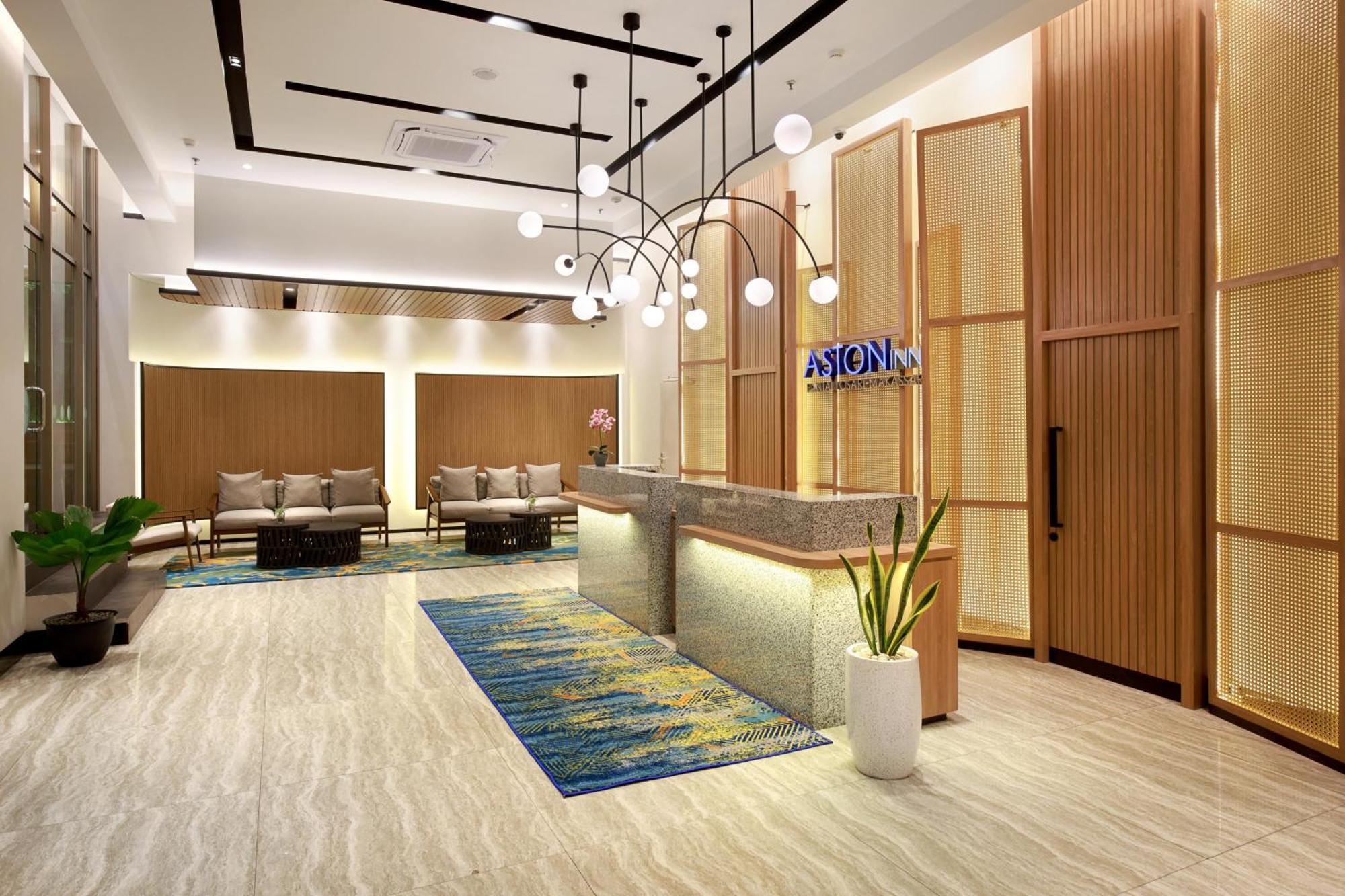 Aston Inn Pantai Losari Makassar Macáçar Exterior foto